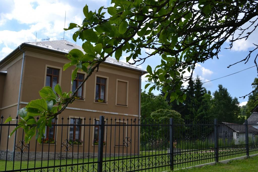 Pension Stara Skola Vysoke Zibridovice Buitenkant foto