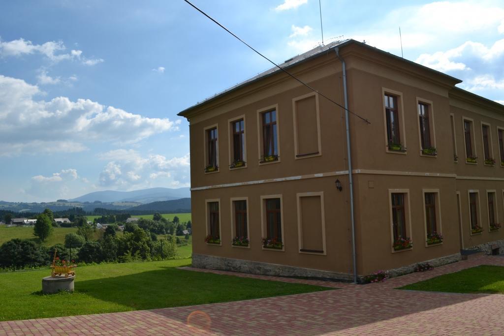 Pension Stara Skola Vysoke Zibridovice Buitenkant foto