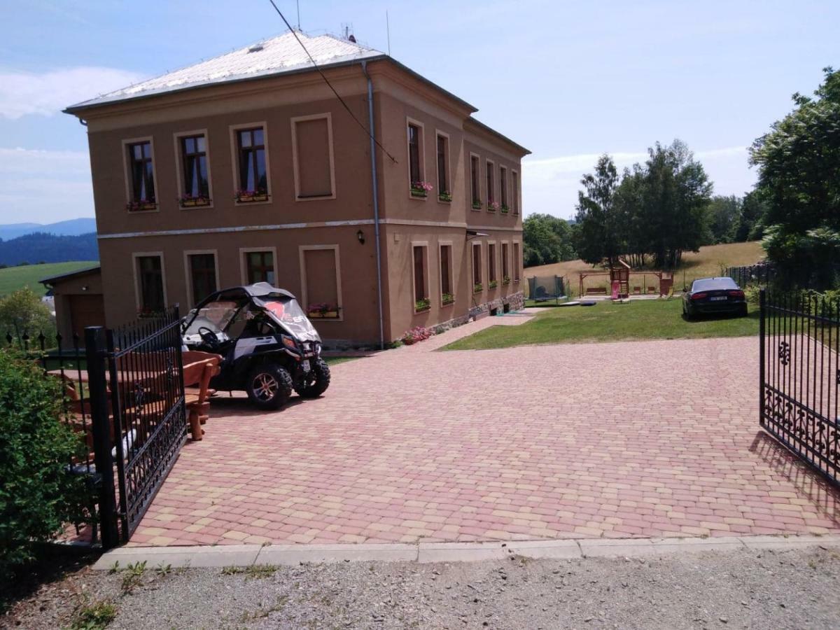 Pension Stara Skola Vysoke Zibridovice Buitenkant foto