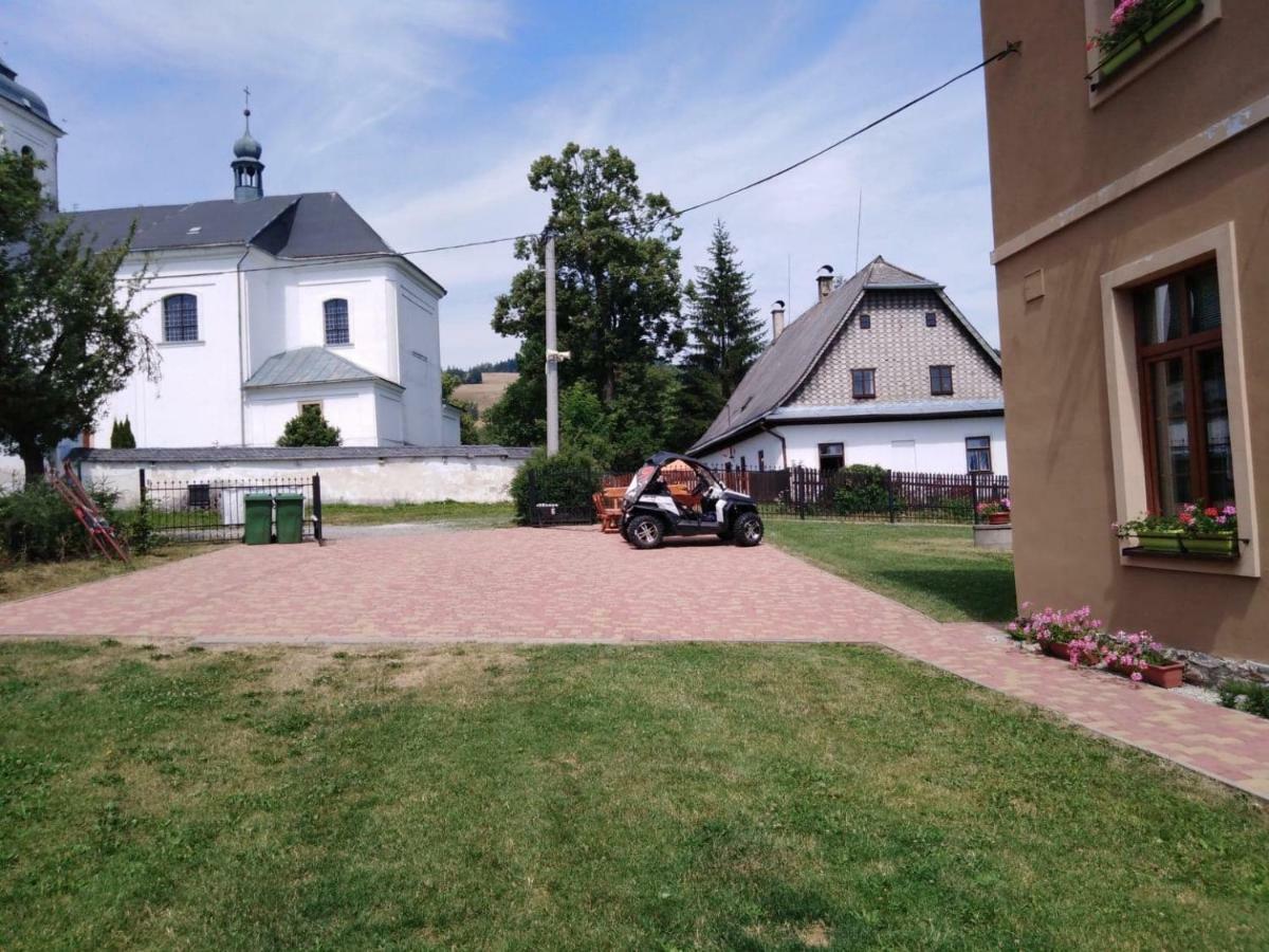Pension Stara Skola Vysoke Zibridovice Buitenkant foto