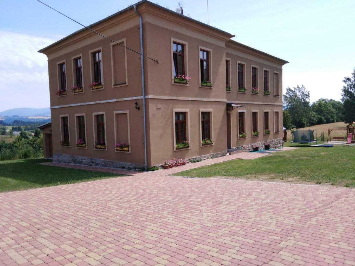 Pension Stara Skola Vysoke Zibridovice Buitenkant foto